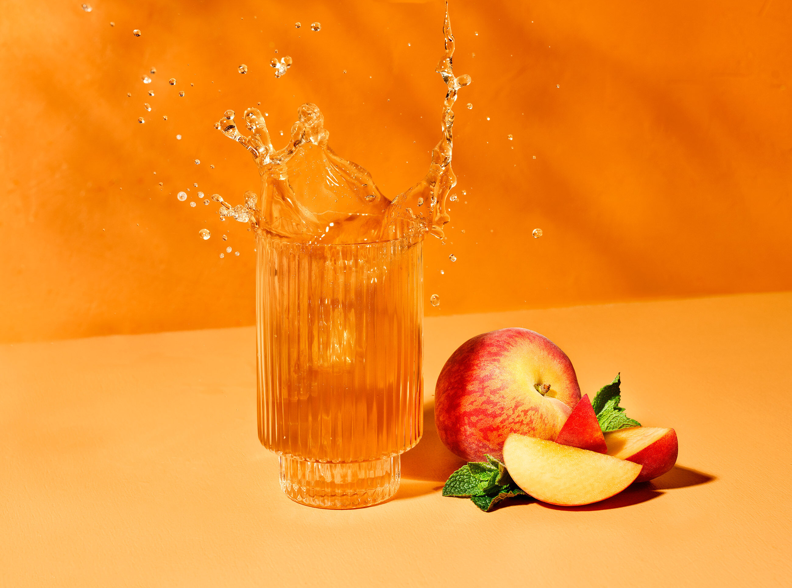 Clear Whey Lemonade - Th&eacute; Glac&eacute; P&ecirc;che &ndash; 750g image number 2